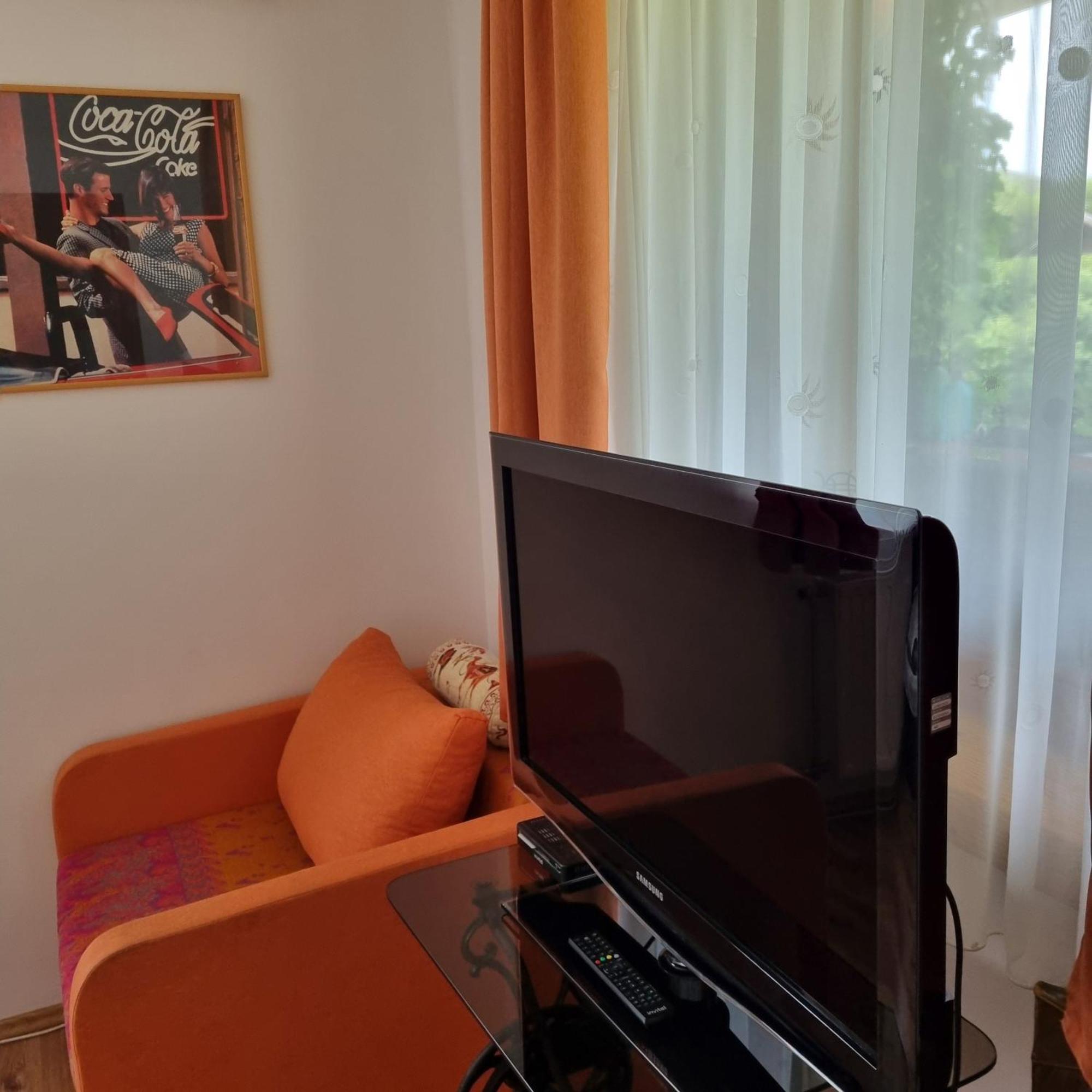 Kertvarosi Apartman Тисауйварош Екстериор снимка