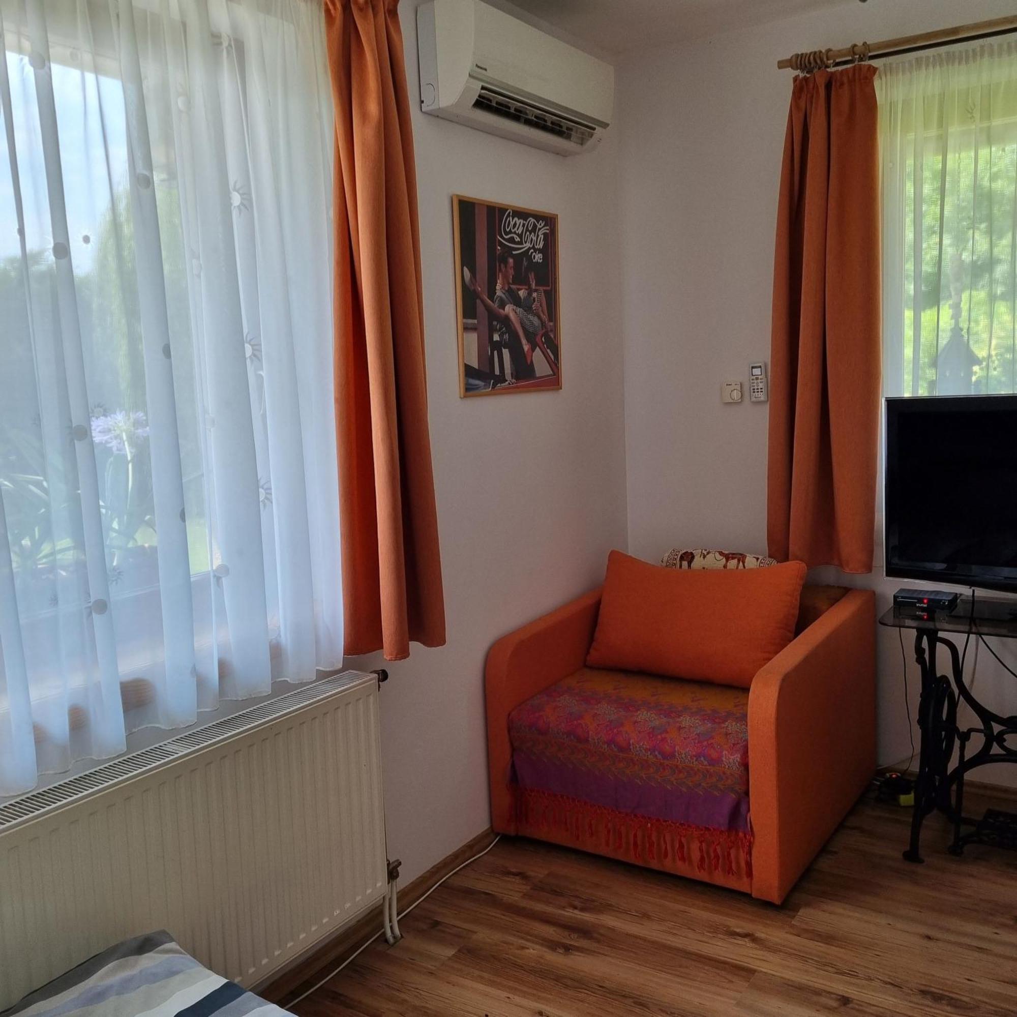 Kertvarosi Apartman Тисауйварош Екстериор снимка