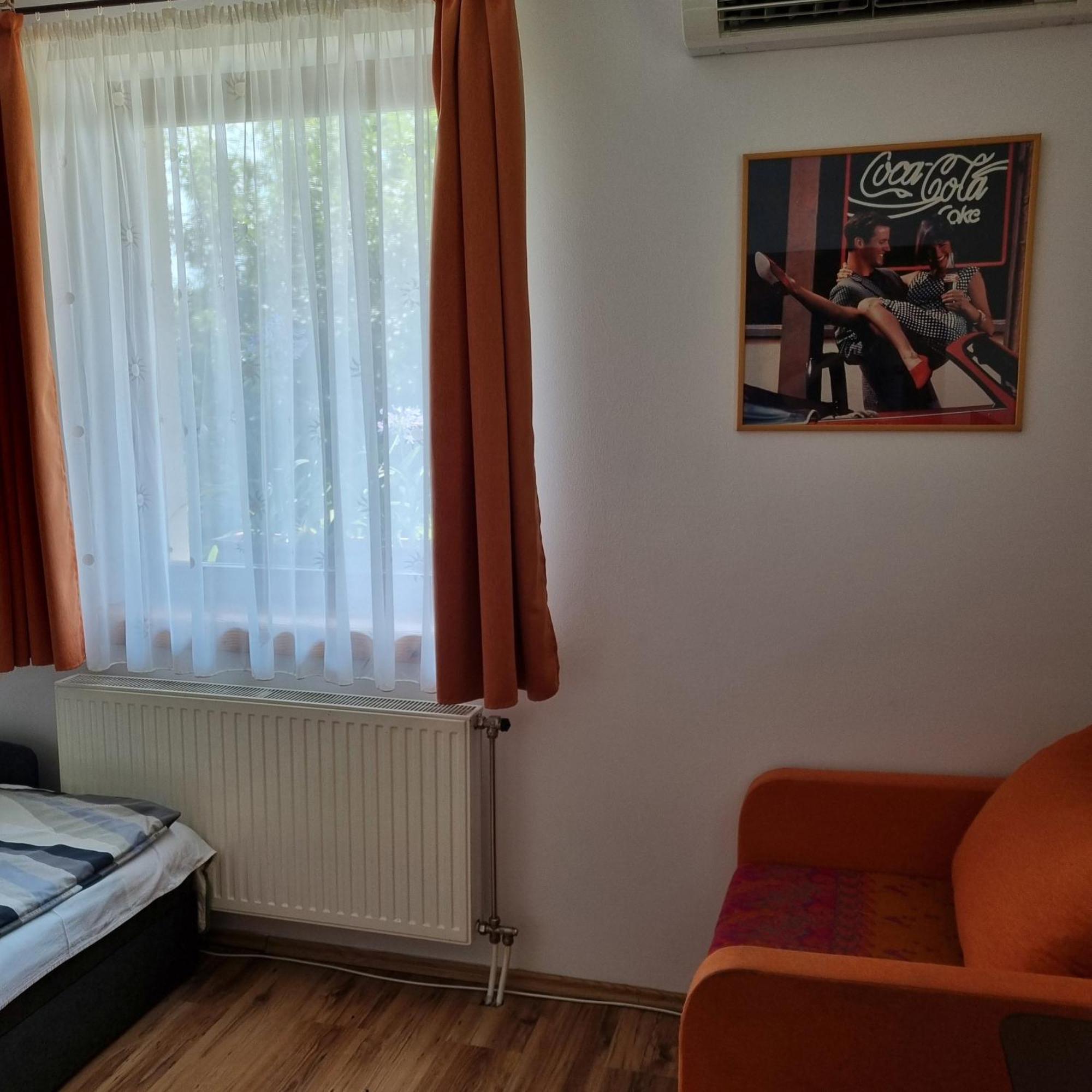 Kertvarosi Apartman Тисауйварош Екстериор снимка