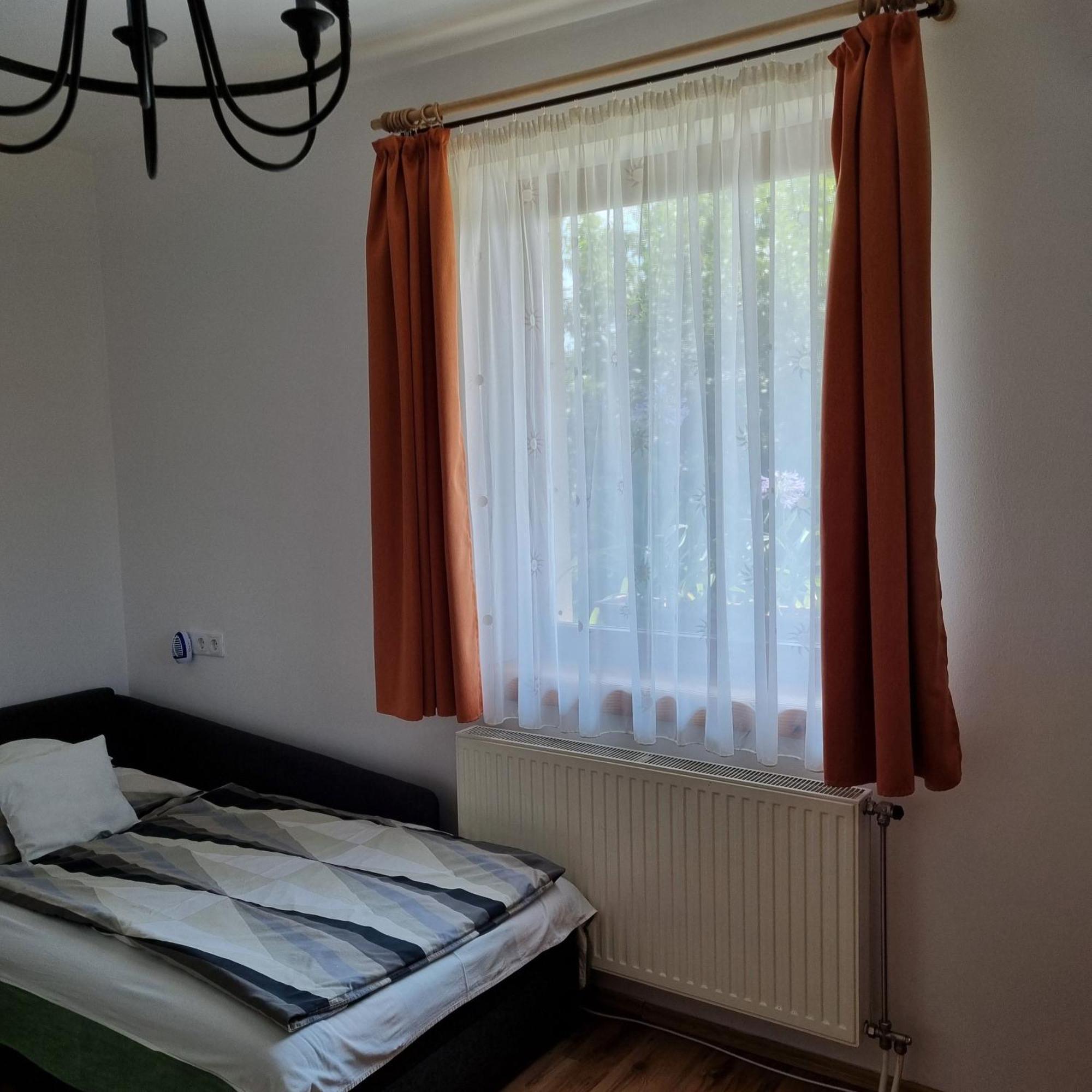 Kertvarosi Apartman Тисауйварош Екстериор снимка