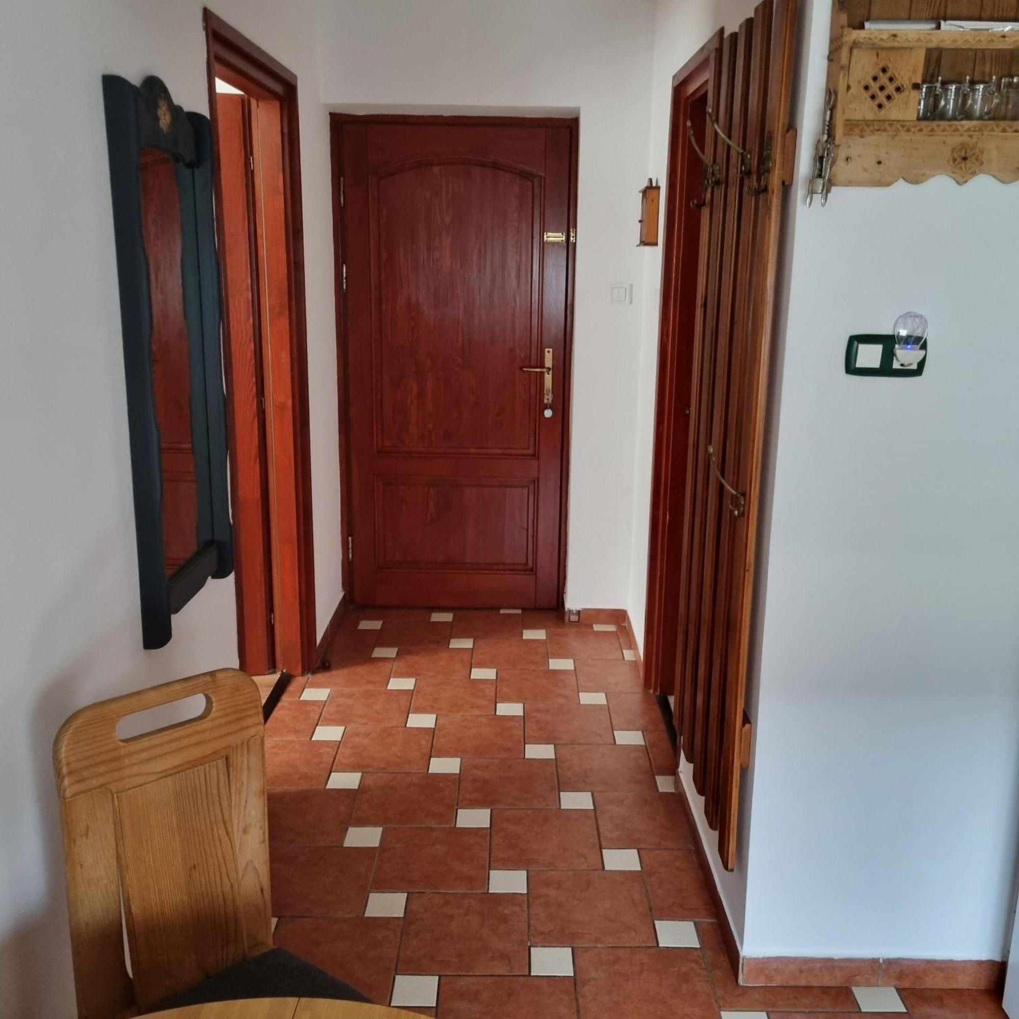 Kertvarosi Apartman Тисауйварош Екстериор снимка